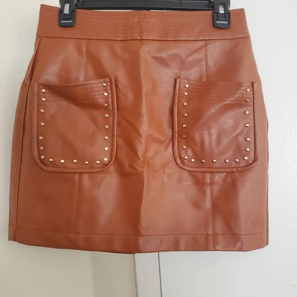 Haute Monde Leather Skirt - Picture 2 of 6